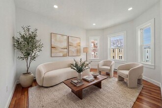 Building Photo - 53 Woodford St