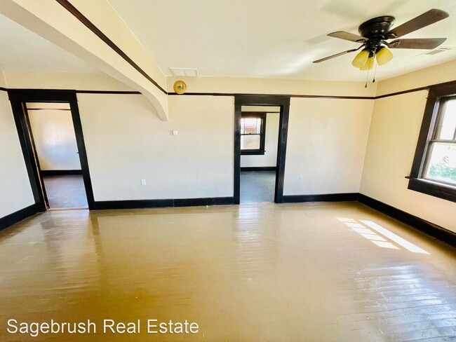 Building Photo - 2 br, 1 bath House - 412 W 7TH St.