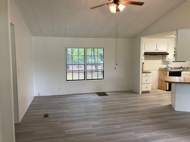 Foto del edificio - 3 bdrm / 2 bath