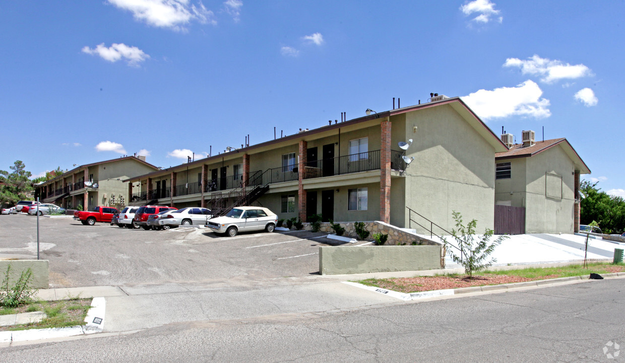 Primary Photo - Tres Pinos Apartments