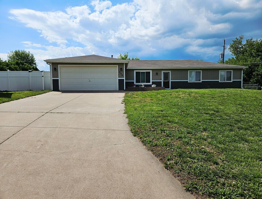 Foto principal - Gorgeous Corner lot Home for Rent!