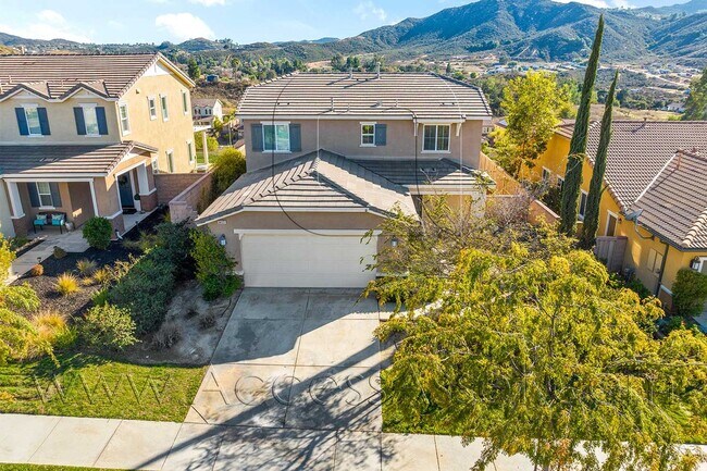 Foto del edificio - Spacious 4 Bed/3 Bath Home In Desirable Ca...