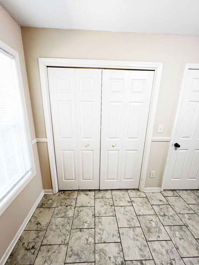 Foto del edificio - 2 Bedroom 1.5 Bathroom Townhome
