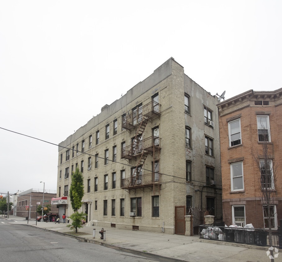 Building Photo - 2125 Pacific St
