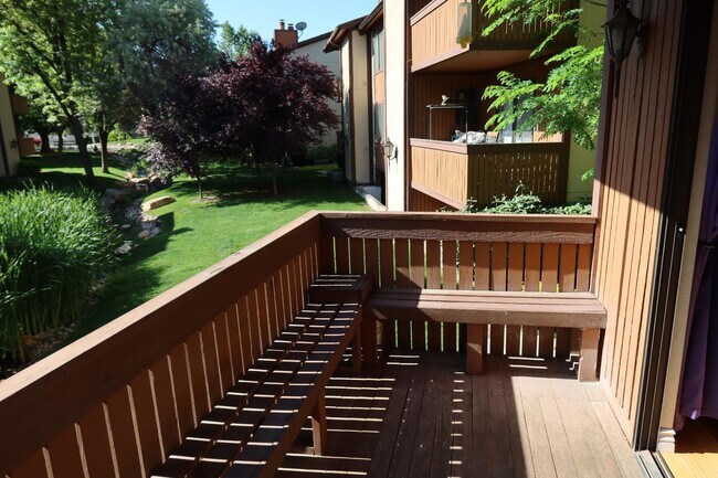 Foto del edificio - 6851 Countrywoods Cir