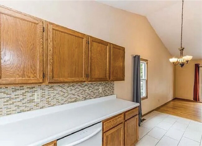 Building Photo - Spacious 3-Bed, 2-Bath Duplex with Fenced ...