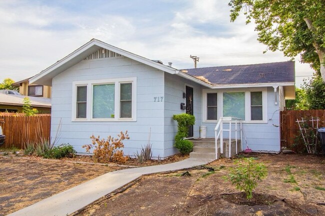 Building Photo - Cozy house close to downtown in the Histor...