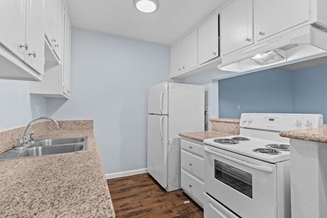 Building Photo - 927 Daisy Ave