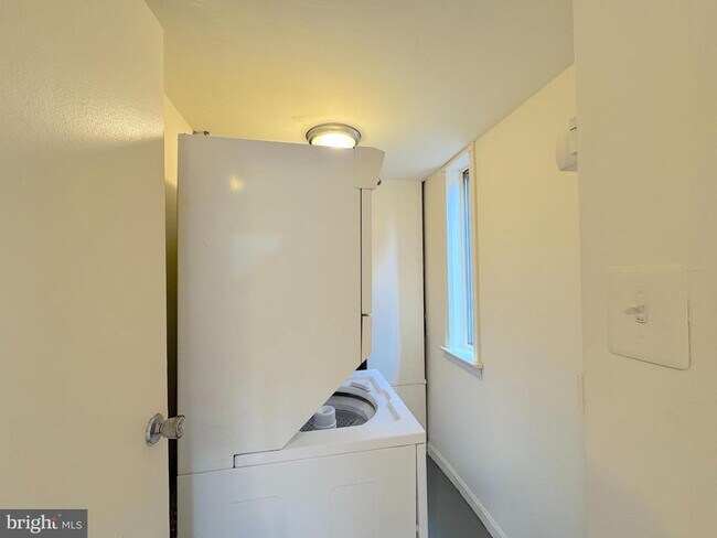 Foto del edificio - 4596 Conwell Dr