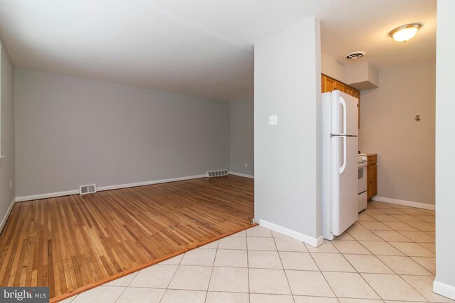 Building Photo - 612 Green Ln