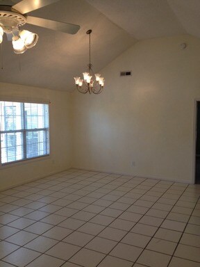 Building Photo - 914 Potomac Dr
