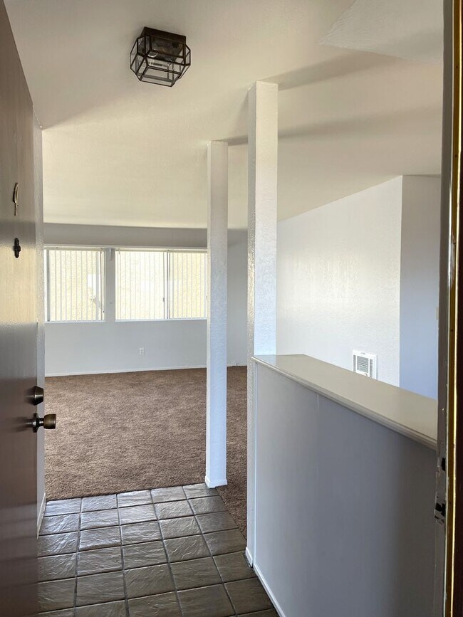 Foto del edificio - Open and Spacious 2 Bedroom, 1 Bathroom Apartment in San Pedro
