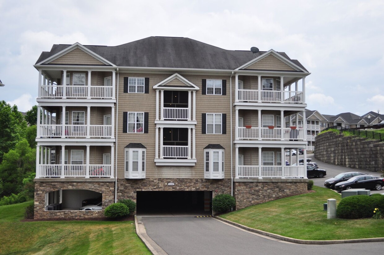 Primary Photo - 2 Bedroom, 2 bath Condo Suncrest Village G...