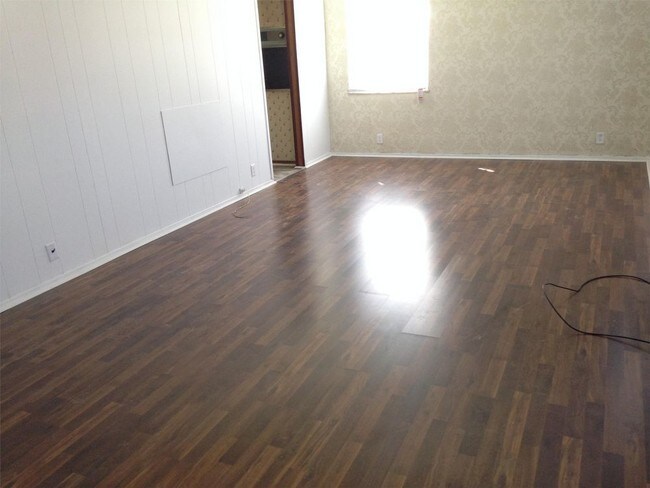 Building Photo - 1701 Ohio - D
