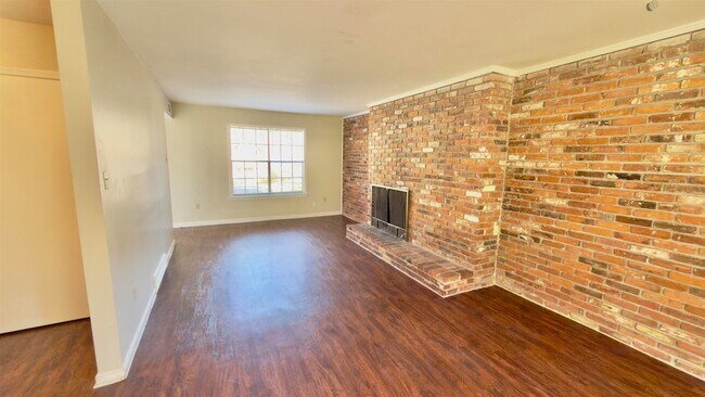 Foto del edificio - 379 Dove Valley Rd