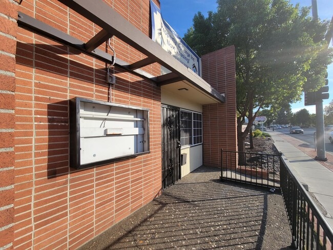 Foto del edificio - 1901 Railroad Ave