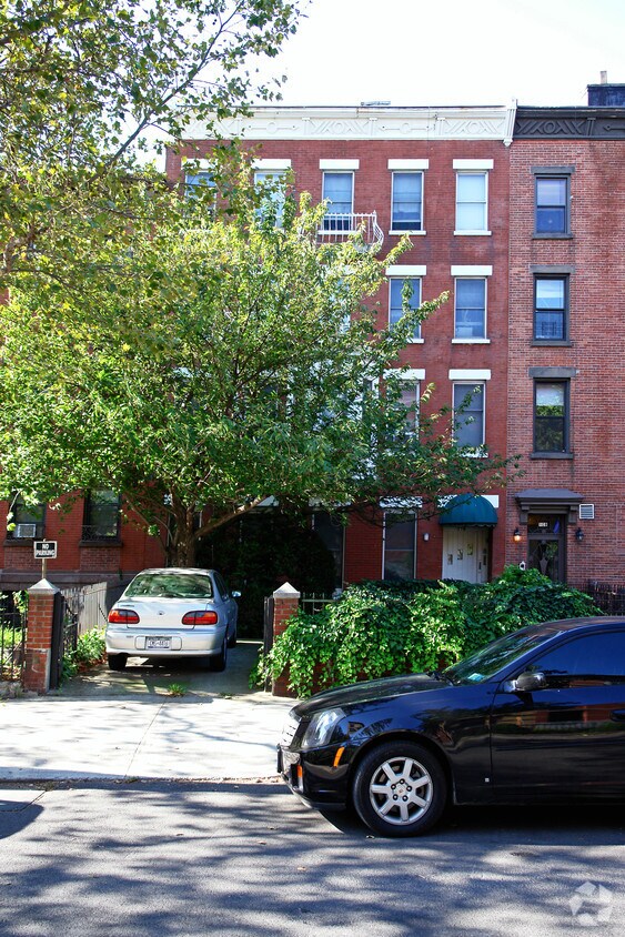 Building Photo - 110 3rd Pl