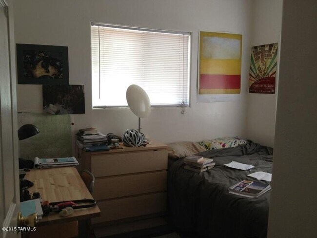 Building Photo - 2401