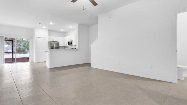 Building Photo - Brand NEW Beautiful 3/2.5 Townhouse