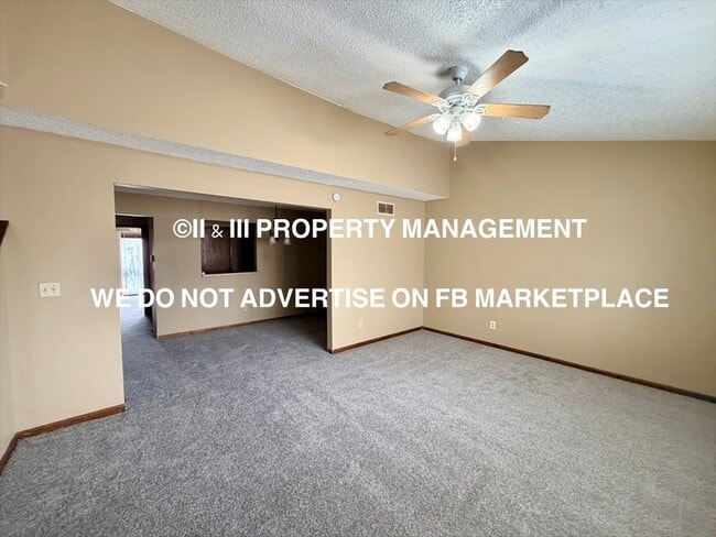 Foto del edificio - 1424 E Mart-Way Cir