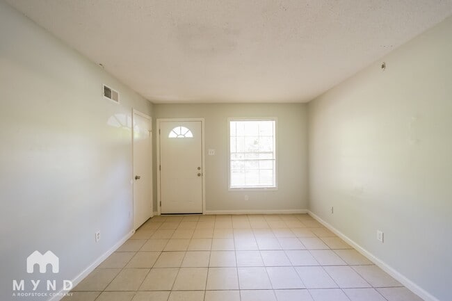 Building Photo - 3020 Normandy Dr