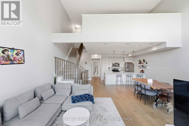 Building Photo - 264 Pembina Private