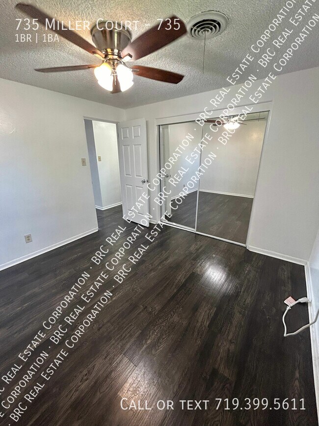 Foto del edificio - 735 Miller Ct