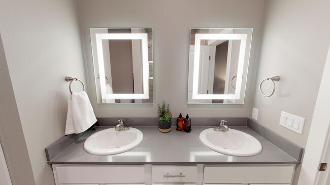 Baño principal - Wild Ridge Townhomes