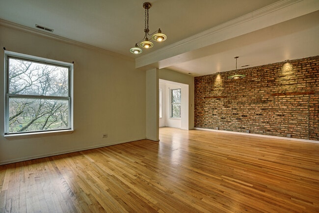 Building Photo - 700 E 51st St