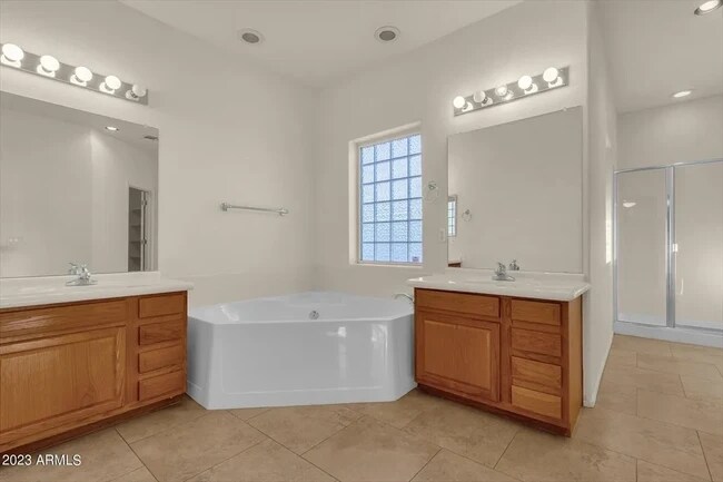 Master Bath - 204 E Hatcher Rd