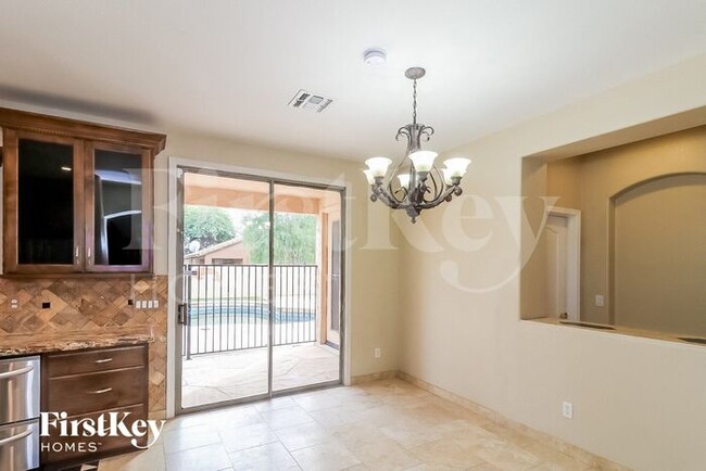 Foto del edificio - 5777 W Golden Ln