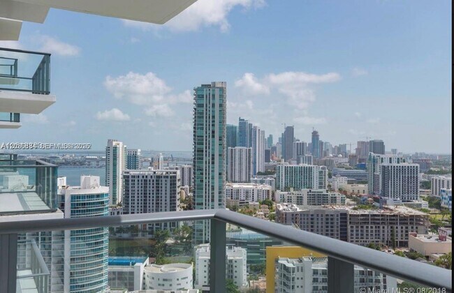 Foto del edificio - 501 NE 31st St