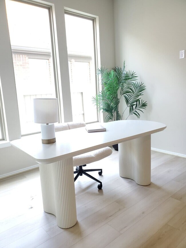 Foto del edificio - 2406 Pear Blossom Ln