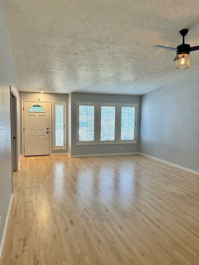 Building Photo - Spacious Duplex with 3-Car Garage & Private Patio!