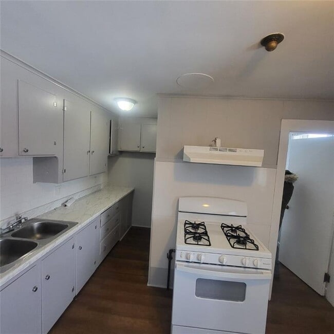Building Photo - 62 Kilvert St