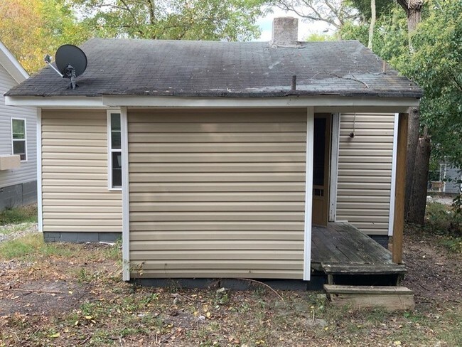 Building Photo - 320 Redding St