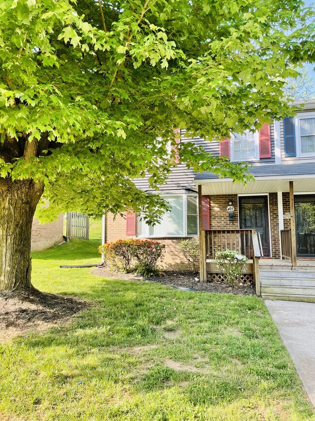 Photo - 409 W Cadbury Dr Townhome