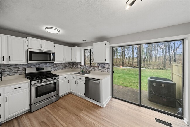 Foto del edificio - 68 Sterling Ln