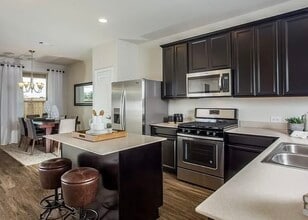 Building Photo - 10473 Pineland Dr