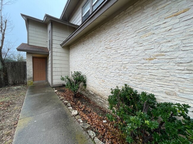 Foto del edificio - 1218 Royal Crest Dr