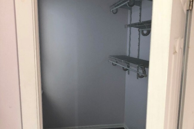 walk in closet - 1511 Peralta St