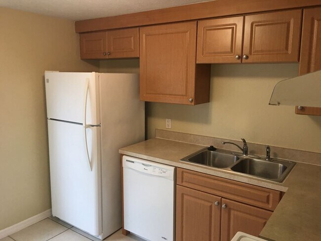 Foto del edificio - 3212 Fox Lake Dr