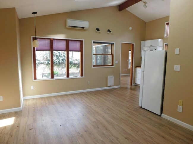 Building Photo - 2425cg