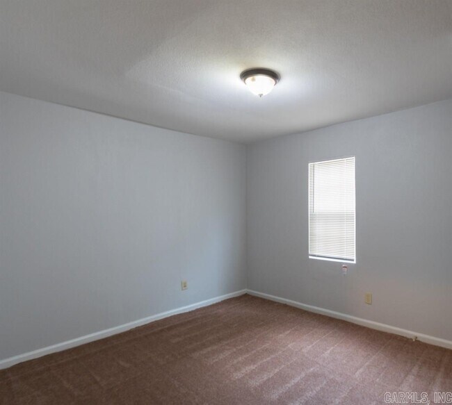 Building Photo - 2121 S Park St