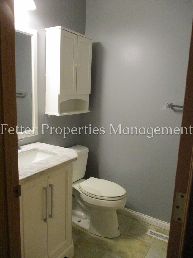 Building Photo - Beautiful Newburgh Home!