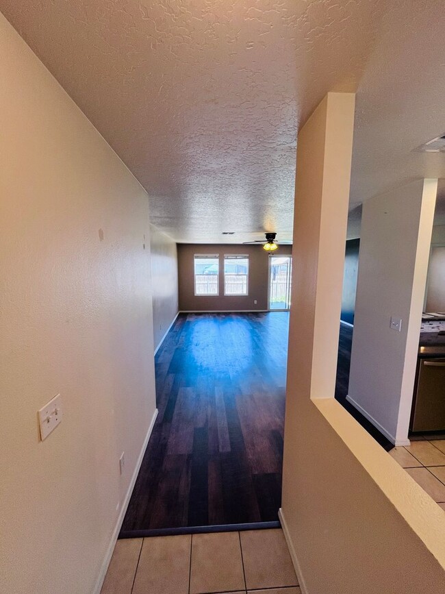 Foto del edificio - Charming 3-Bedroom Home for Rent in Caldwe...