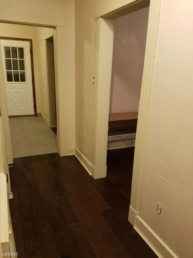 Building Photo - 2900 Homehurst Ave