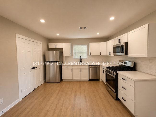 Building Photo - 10433 N Oswego St