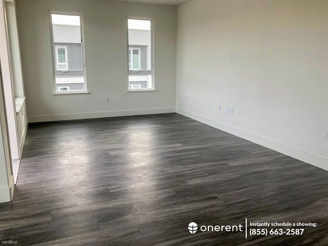 Building Photo - 5933 Sunstone Dr