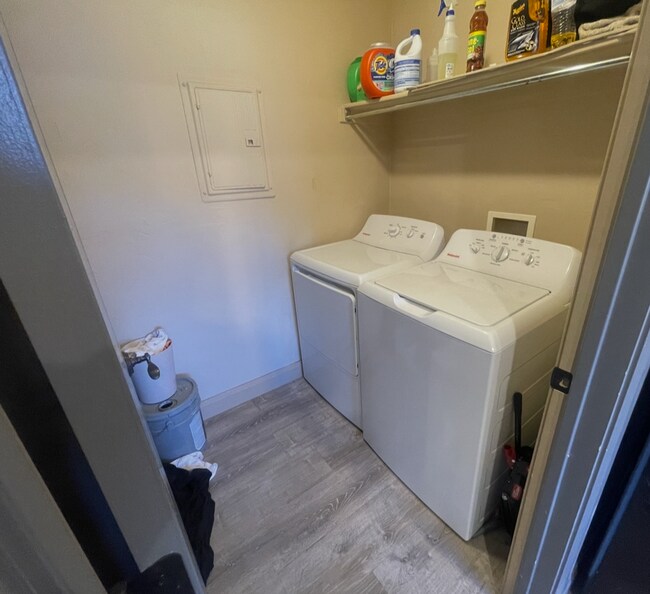 Foto del edificio - Pet Friendly!! 3-Bed Townhouse!